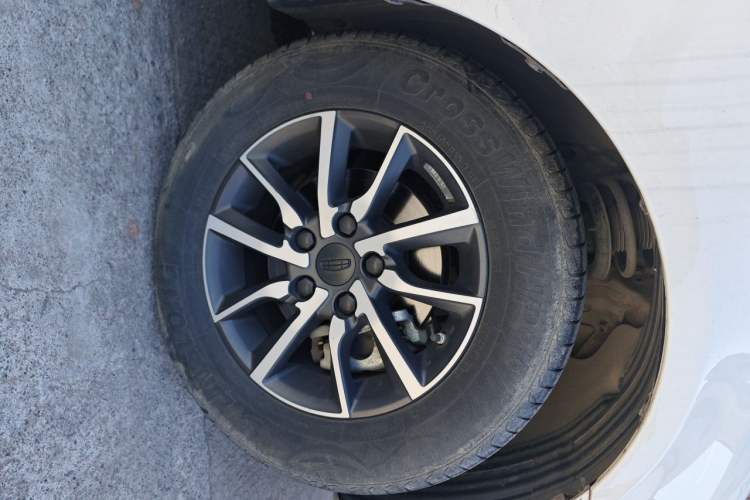 Used Geely Auto Emgrand 2019 Leading Edition 1.5L CVT Luxury Model China VI Standard Right Front Wheel Hub