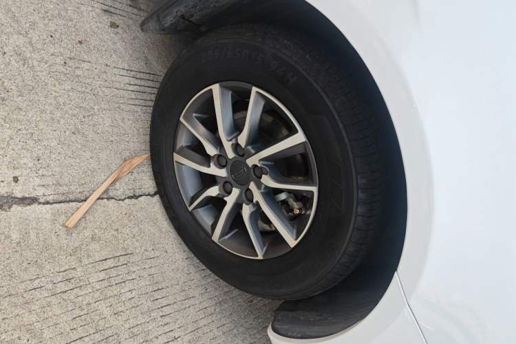 Used Geely Auto Emgrand 2019 Leading Edition 1.5L Manual Luxury Model China V Standard Right Front Wheel Hub