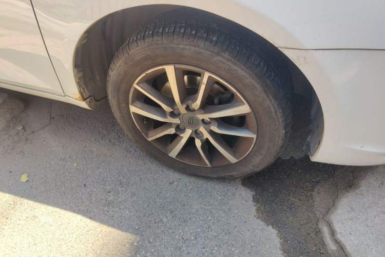 Used Geely Auto Emgrand 2019 Leading Edition 1.5L CVT Upward Asian Games Edition China VI Right Front Wheel Hub