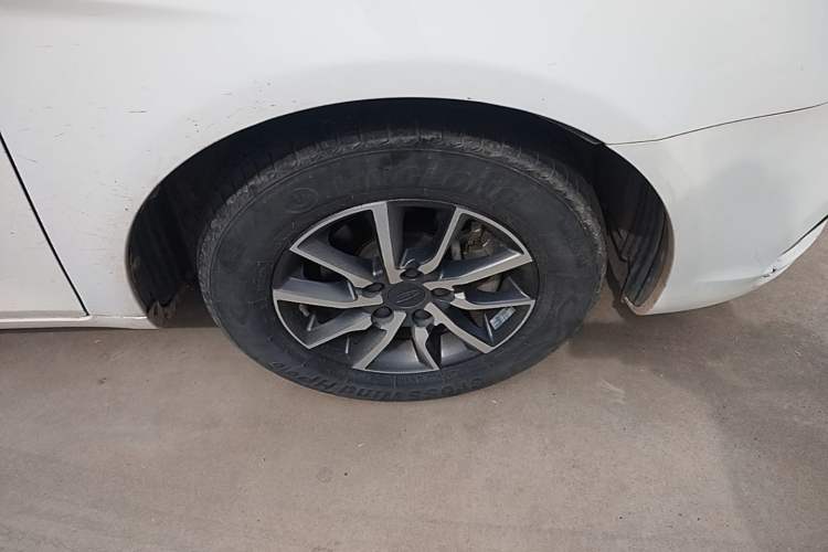 Used Geely Auto Emgrand 2019 Leading Edition 1.5L CVT Luxury Model China VI Standard Right Front Wheel Hub