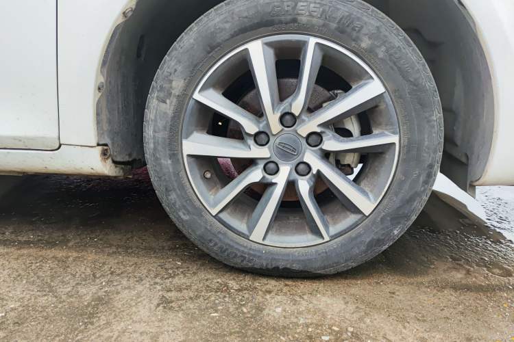 Used Geely Auto Emgrand 2019 Leading Edition 1.5L Manual Upgraded Connectivity Model China VI Standard Right Front Wheel Hub