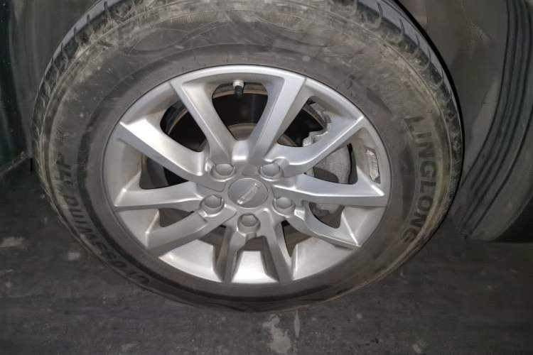 Used Geely Auto Emgrand 2019 Leading Edition 1.5L Manual Upgraded Connectivity Model China VI Standard Right Front Wheel Hub