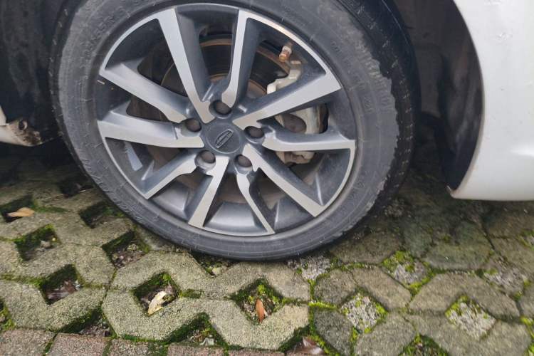 Used Geely Auto Emgrand 2019 Leading Edition 1.5L CVT Upward-Connected Model China VI Standard Right Front Wheel Hub