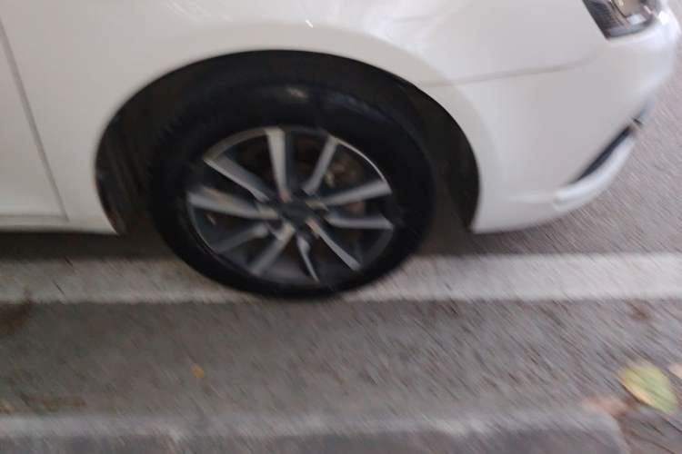Used Geely Auto Emgrand 2019 Leading Edition 1.5L CVT Upward-Connected Model China VI Standard Right Front Wheel Hub