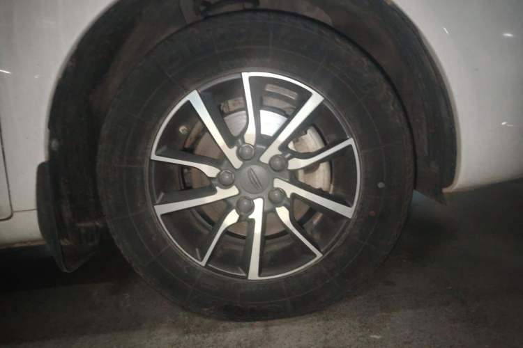 Used Geely Auto Emgrand 2019 Leading Edition 1.5L CVT Luxury Model China VI Standard Right Front Wheel Hub