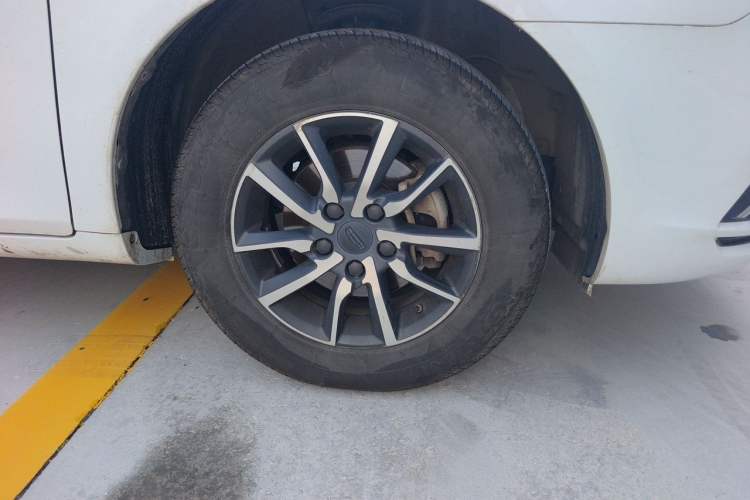Used Geely Auto Emgrand 2019 Leading Edition 1.5L Manual Luxury Model China VI Standard Right Front Wheel Hub