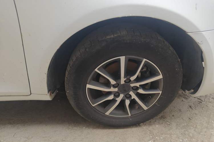 Used Geely Auto Emgrand 2019 Leading Edition 1.5L Manual Luxury Model China VI Standard Right Front Wheel Hub