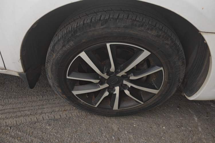 Used Geely Auto Emgrand 2019 Leading Edition 1.5L Manual Upgraded Connectivity Model China VI Standard Right Front Wheel Hub