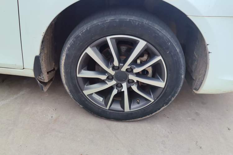 Used Geely Auto Emgrand 2019 Leading Edition 1.5L Manual Upgraded Connectivity Model China VI Standard Right Front Wheel Hub