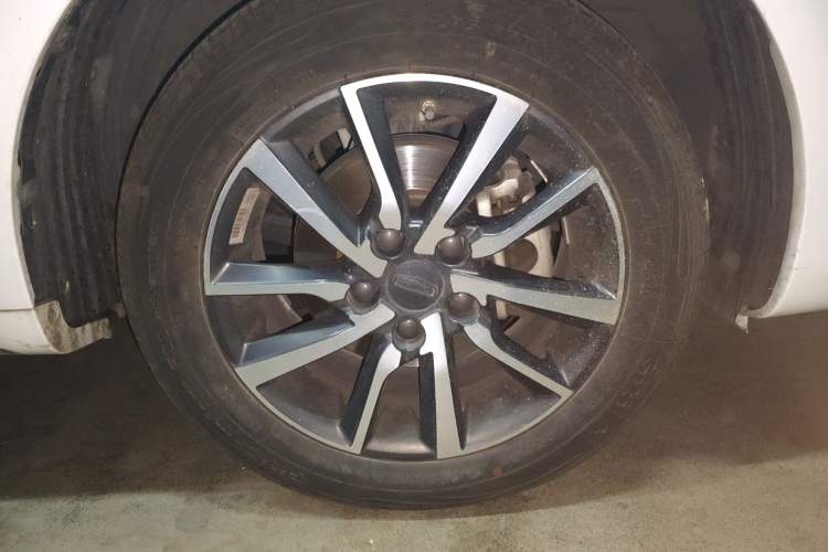 Used Geely Auto Emgrand 2019 Leading Edition 1.5L Manual Upgraded Connectivity Model China V Standard Right Front Wheel Hub