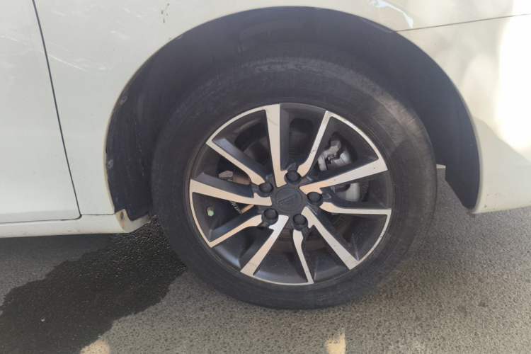 Used Geely Auto Emgrand 2019 Leading Edition 1.5L Manual Upgraded Connectivity Model China VI Standard Right Front Wheel Hub