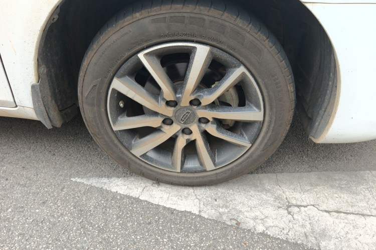 Used Geely Auto Emgrand 2019 Leading Edition 1.5L CVT Upward Asian Games Edition China VI Right Front Wheel Hub