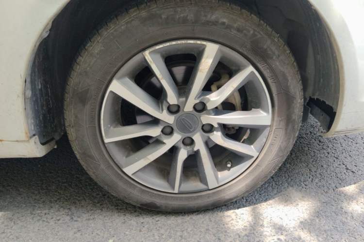 Used Geely Auto Emgrand 2019 Leading Edition 1.5L CVT Upward Asian Games Edition China VI Right Front Wheel Hub