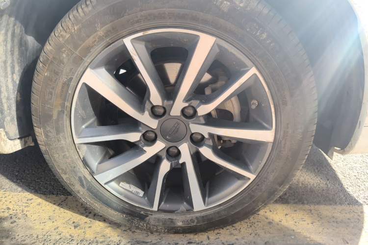 Used Geely Auto Emgrand 2019 Leading Edition 1.5L Manual Upgraded Connectivity Model China VI Standard Right Front Wheel Hub