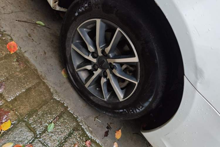 Used Geely Auto Emgrand 2019 Leading Edition 1.5L CVT Luxury Model China V Standard Right Front Wheel Hub