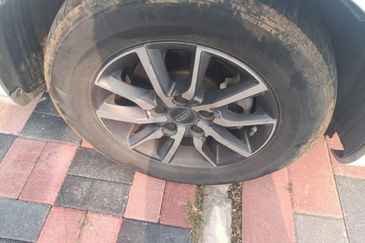 Used Geely Auto Emgrand 2019 Leading Edition 1.5L CVT Luxury Model China VI Standard Right Front Wheel Hub