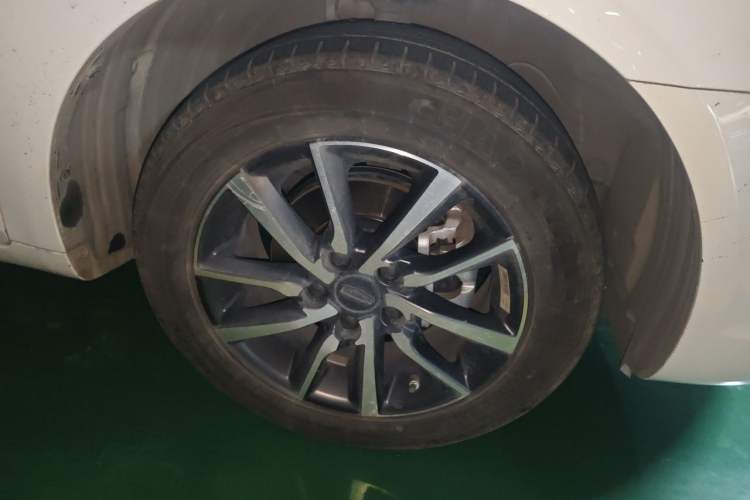 Used Geely Auto Emgrand 2019 Leading Edition 1.5L Manual Upgraded Connectivity Model China VI Standard Right Front Wheel Hub