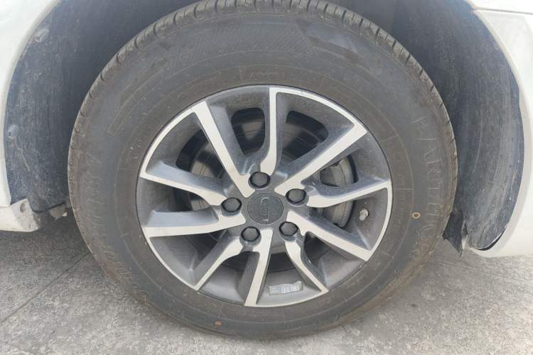 Used Geely Auto Emgrand 2019 Leading Edition 1.5L CVT Luxury Model China VI Standard Right Front Wheel Hub