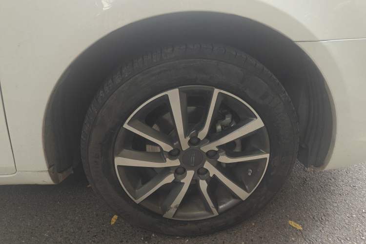 Used Geely Auto Emgrand 2019 Leading Edition 1.5L CVT Upward-Connected Model China VI Standard Right Front Wheel Hub