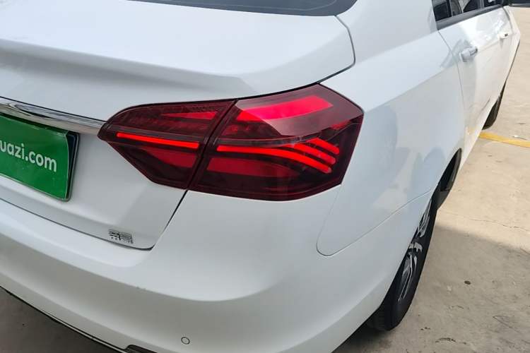Used Geely Auto Emgrand 2019 Leading Edition 1.5L Manual Luxury Model China VI Standard Right Rear Taillight