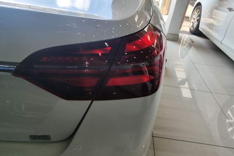 Used Geely Auto Emgrand 2019 Leading Edition 1.5L CVT Luxury Model China VI Standard Right Rear Taillight