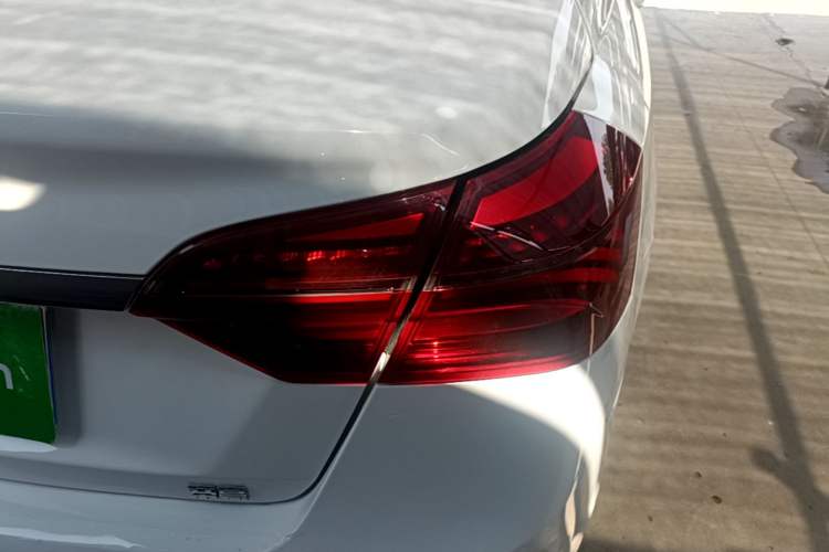 Used Geely Auto Emgrand 2019 Leading Edition 1.5L Manual Luxury Model China VI Standard Right Rear Taillight