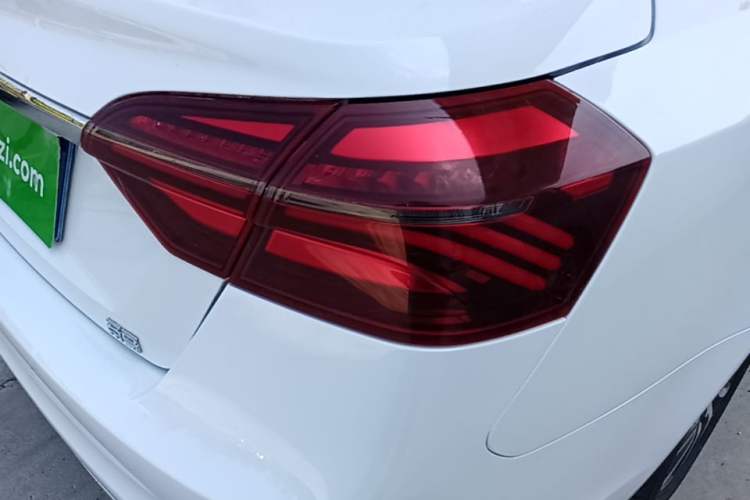 Used Geely Auto Emgrand 2019 Leading Edition 1.5L CVT Upward-Connected Model China VI Standard Right Rear Taillight