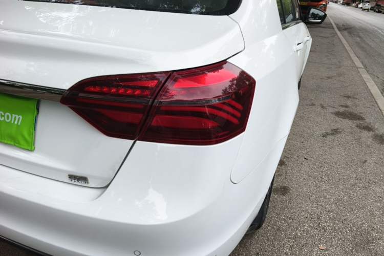 Used Geely Auto Emgrand 2019 Leading Edition 1.5L CVT Upward-Connected Model China VI Standard Right Rear Taillight