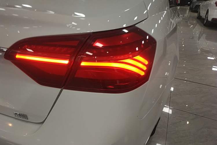 Used Geely Auto Emgrand 2019 Leading Edition 1.5L CVT Upward-Connected Model China VI Standard Right Rear Taillight