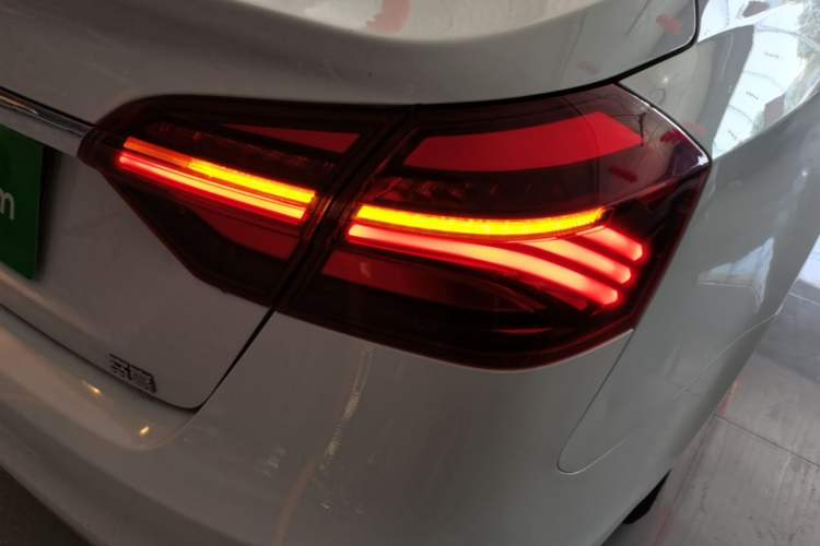 Used Geely Auto Emgrand 2019 Leading Edition 1.5L Manual Luxury Model China VI Standard Right Rear Taillight