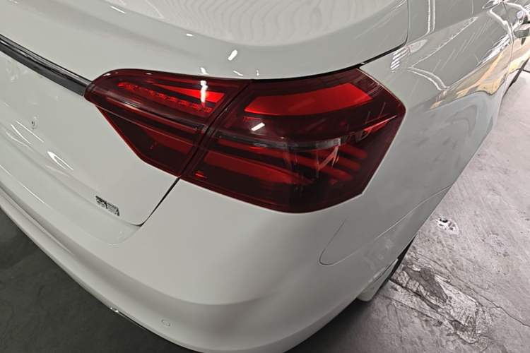 Used Geely Auto Emgrand 2019 Leading Edition 1.5L CVT Luxury Model China VI Standard Right Rear Taillight