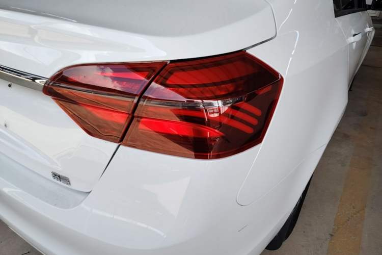 Used Geely Auto Emgrand 2019 Leading Edition 1.5L Manual Luxury Model China VI Standard Right Rear Taillight