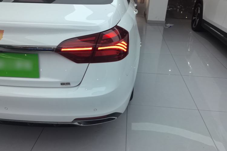 Used Geely Auto Emgrand 2019 Leading Edition 1.5L CVT Upward-Connected Model China VI Standard Right Rear Taillight