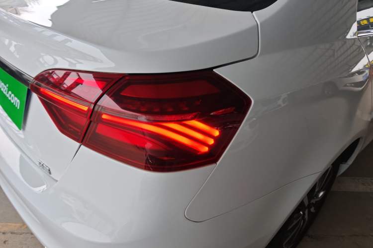Used Geely Auto Emgrand 2019 Leading Edition 1.5L Manual Upgraded Connectivity Model China VI Standard Right Rear Taillight