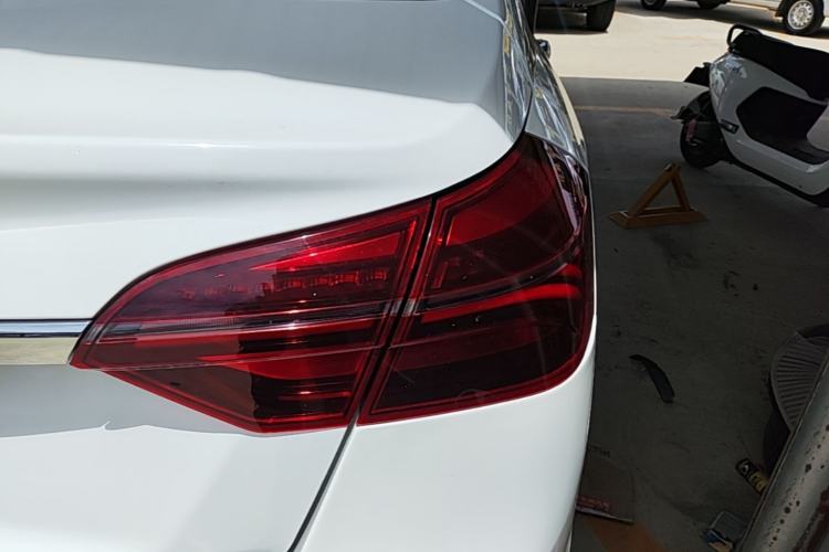 Used Geely Auto Emgrand 2019 Leading Edition 1.5L CVT Luxury Model China VI Standard Right Rear Taillight