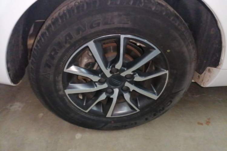 Used Geely Auto Emgrand 2019 Leading Edition 1.5L Manual Luxury Model China VI Standard Right Rear Wheel Hub