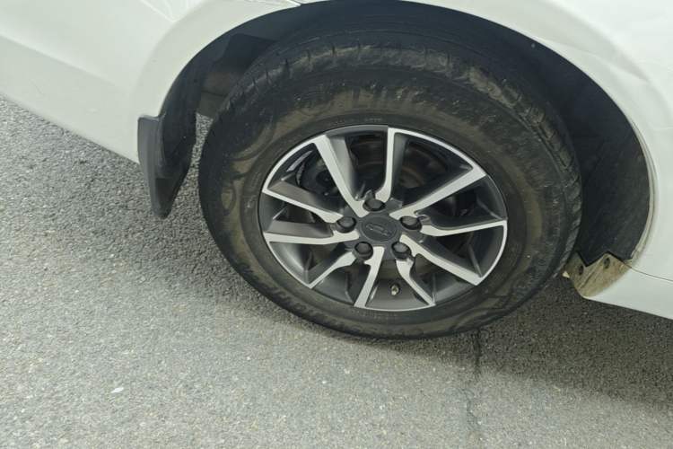 Used Geely Auto Emgrand 2019 Leading Edition 1.5L Manual Luxury Model China VI Standard Right Rear Wheel Hub