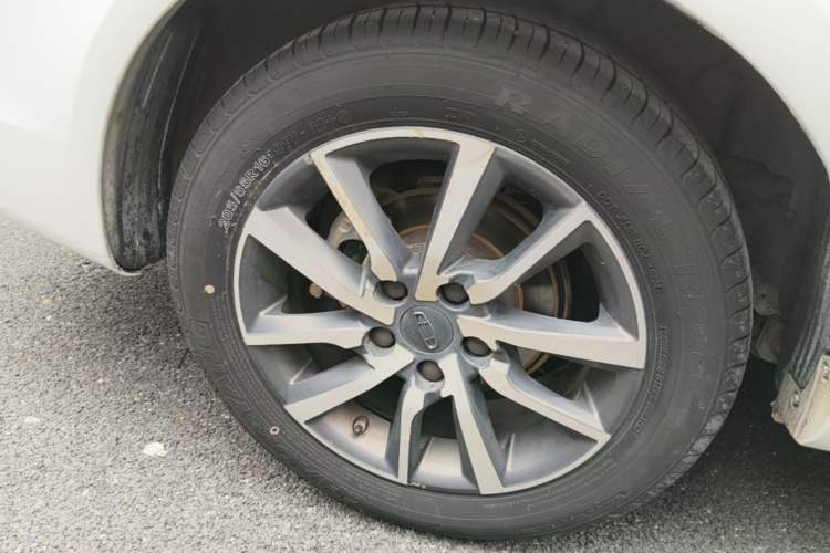 Used Geely Auto Emgrand 2019 Leading Edition 1.5L Manual Upgraded Connectivity Model China VI Standard Right Rear Wheel Hub
