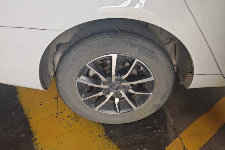 Used Geely Auto Emgrand 2019 Leading Edition 1.5L CVT Luxury Model China VI Standard Right Rear Wheel Hub