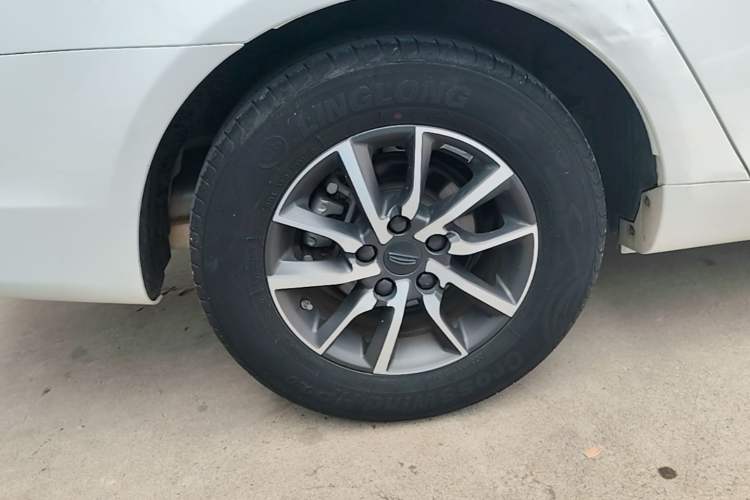 Used Geely Auto Emgrand 2019 Leading Edition 1.5L Manual Luxury Model China VI Standard Right Rear Wheel Hub