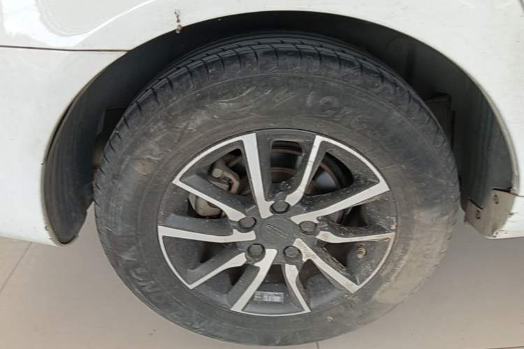Used Geely Auto Emgrand 2019 Leading Edition 1.5L Manual Fashion Model China VI Standard Right Rear Wheel Hub