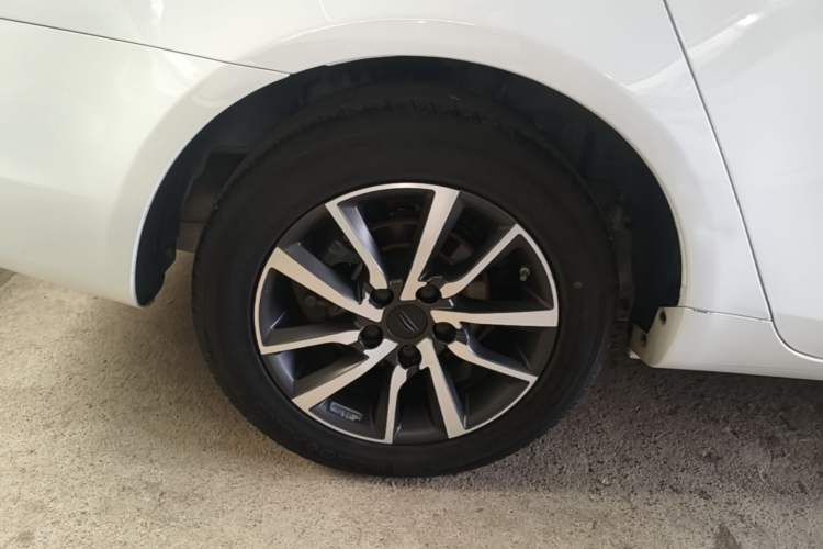 Used Geely Auto Emgrand 2019 Leading Edition 1.5L CVT Upward Asian Games Edition China VI Right Rear Wheel Hub