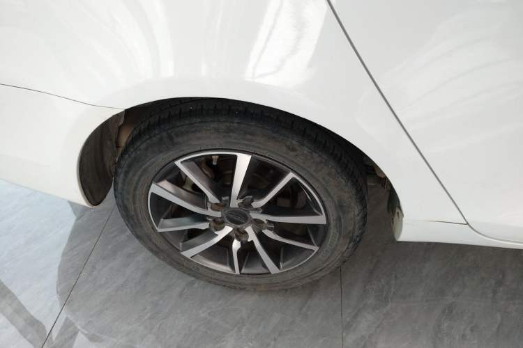 Used Geely Auto Emgrand 2019 Leading Edition 1.5L CVT Upward Asian Games Edition China VI Right Rear Wheel Hub