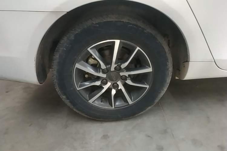 Used Geely Auto Emgrand 2019 Leading Edition 1.5L CVT Luxury Model China VI Standard Right Rear Wheel Hub