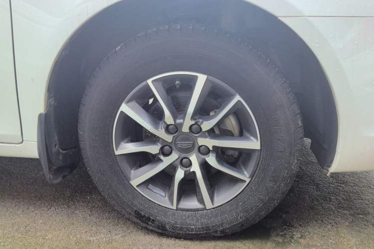Used Geely Auto Emgrand 2019 Leading Edition 1.5L Manual Luxury Model China VI Standard Right Rear Wheel Hub