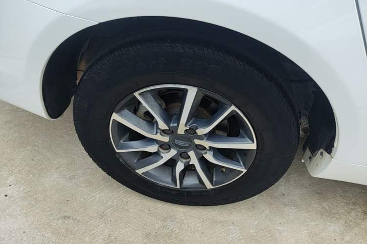Used Geely Auto Emgrand 2019 Leading Edition 1.5L CVT Luxury Model China VI Standard Right Rear Wheel Hub
