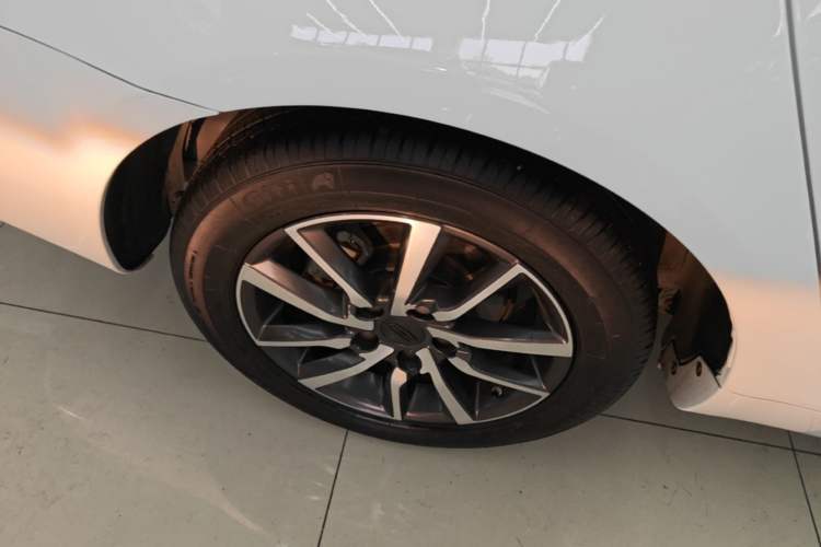 Used Geely Auto Emgrand 2019 Leading Edition 1.5L Manual Upgraded Connectivity Model China VI Standard Right Rear Wheel Hub