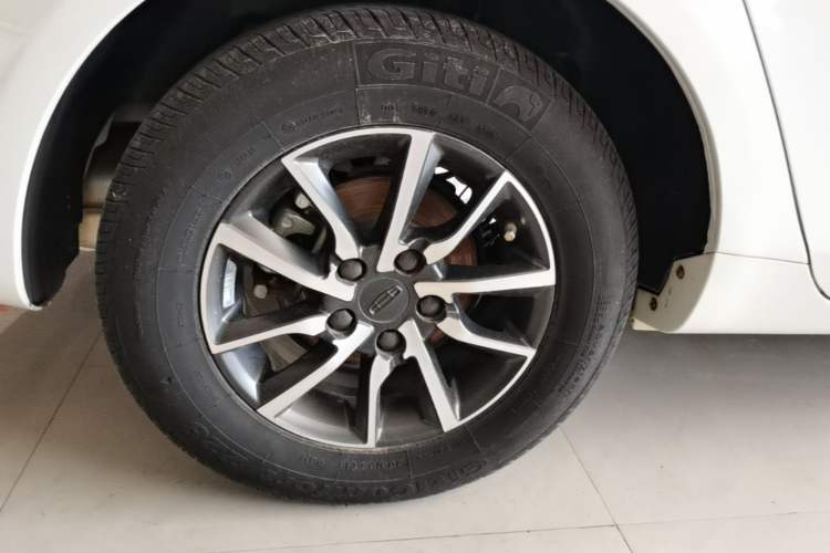 Used Geely Auto Emgrand 2019 Leading Edition 1.5L Manual Luxury Model China VI Standard Right Rear Wheel Hub