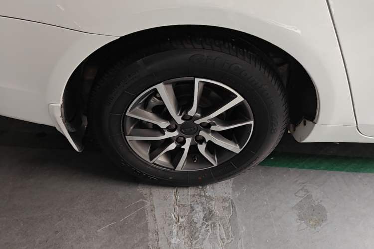 Used Geely Auto Emgrand 2019 Leading Edition 1.5L CVT Luxury Model China VI Standard Right Rear Wheel Hub