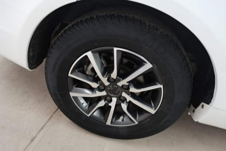 Used Geely Auto Emgrand 2019 Leading Edition 1.5L Manual Luxury Model China VI Standard Right Rear Wheel Hub